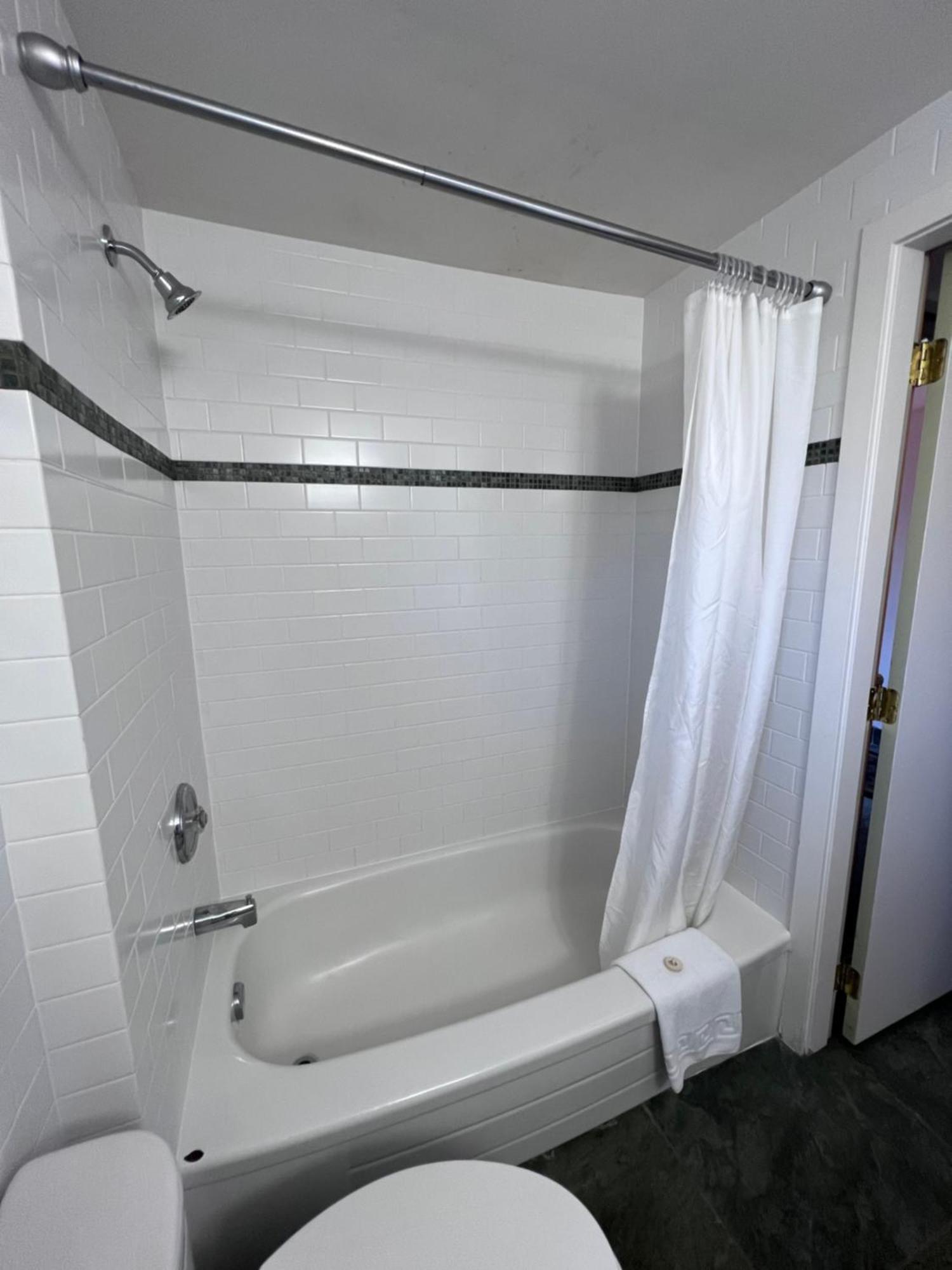 Shorewater Resort Qualicum Beach Esterno foto